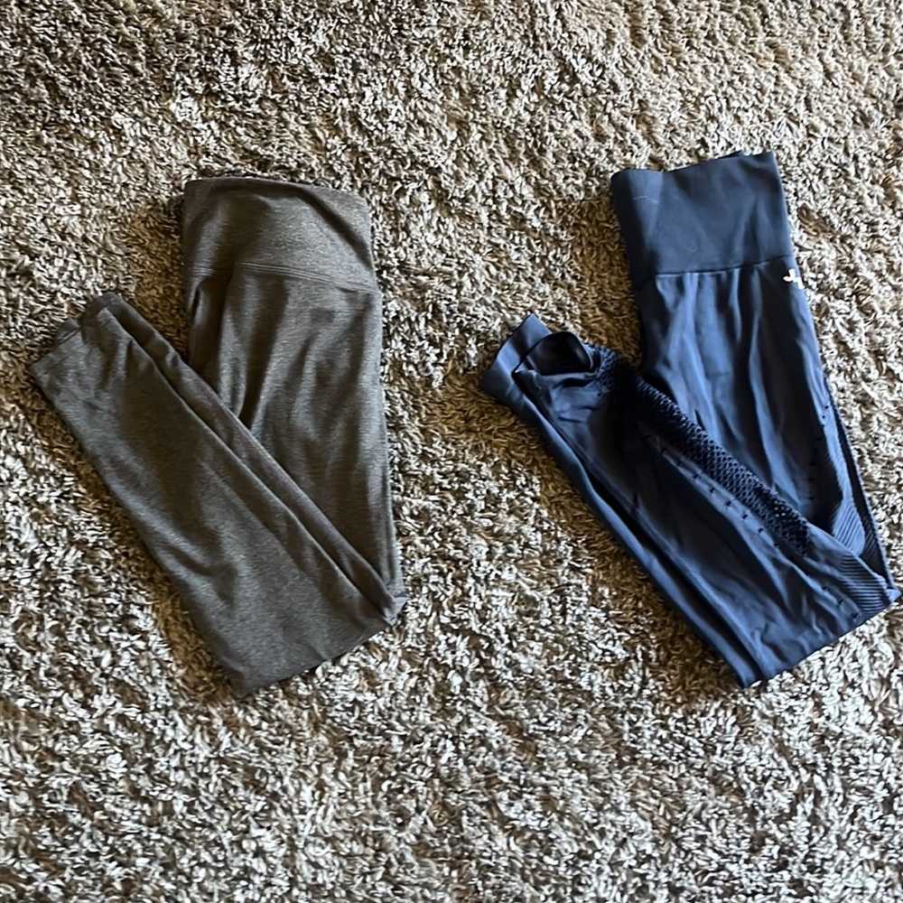 bundle of 2 leggings make offers!!